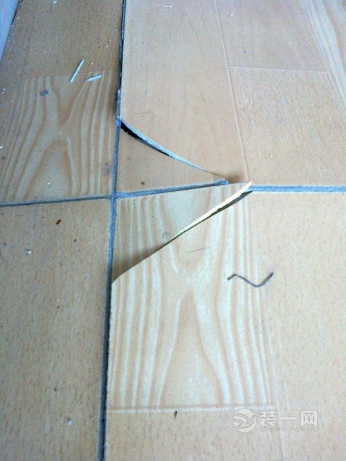 瓷砖爆裂脱落现象频发 找其原因及时修复保安全
