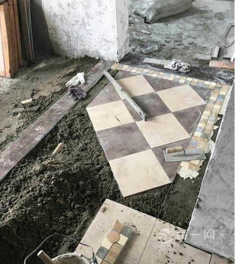 贴瓷砖现场图